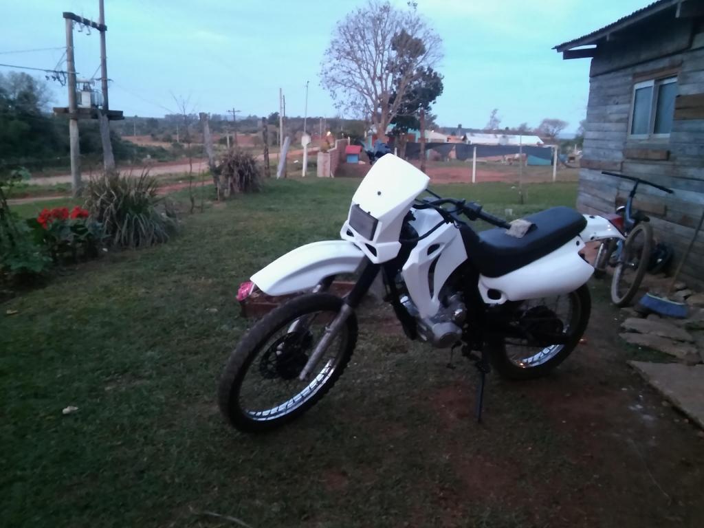 VENDO MOTO EN