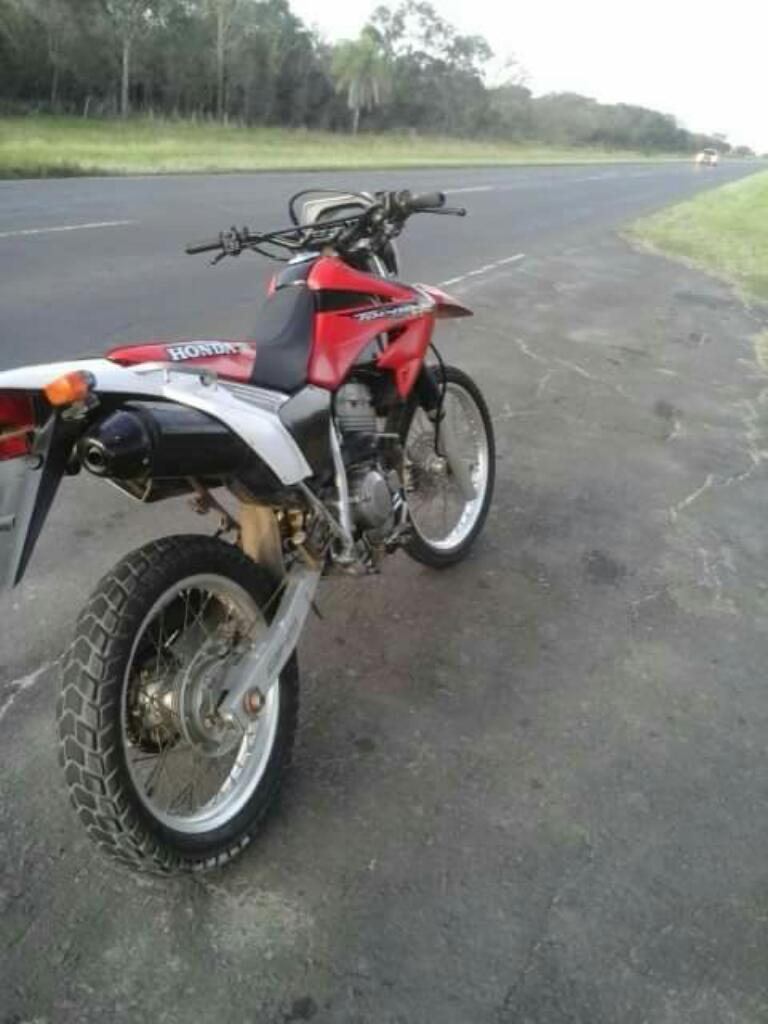 Vendo Hermosa Honda Tornado Modelo 2011