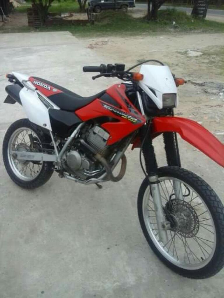 Vendo Hermosa Honda Tornado Modelo 2011