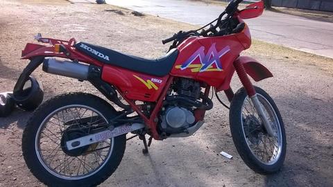 Moto Honda NX 150 Roja