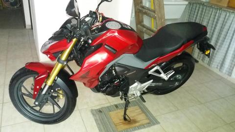 Vendo Honda CB 190R modelo 2016, tomo auto de mayor valor