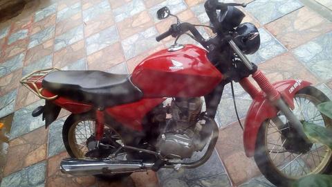 Titan Ks 2006 Y 5 Mil por Otra Titan