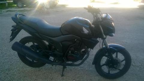 vendo honda invicta año 2015 8900 km