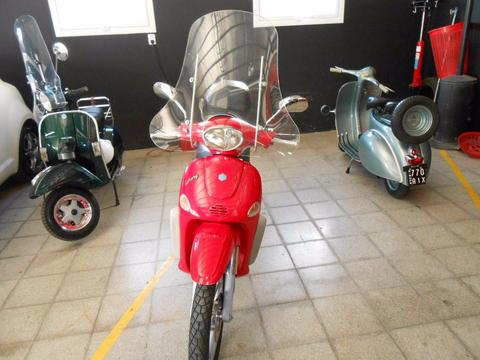 Motocicleta Piaggio Liberty 150cc Roja
