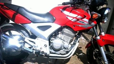 vendo o pto honda twister 2013