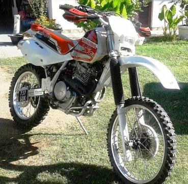 VENDO HONDA XR 600R HERMOSA