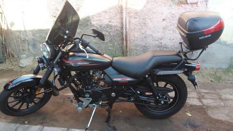 Vendo BAJAJ AVENGER 220 street 2017