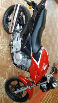 Vendo Honda Twister Impecable 2014