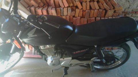 Vendo Titan 2014 15 Mil Km Impecable