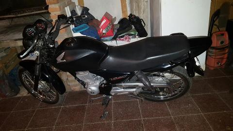 Vendo Titan 2015 Impecable