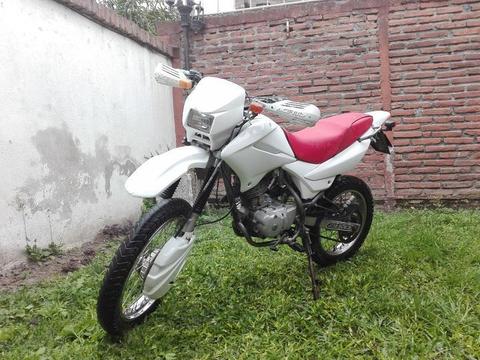 HONDA BROSS 125cc, EXCELENTE ESTADO, LISTA PARA USAR, IMPECABLE EN SU ESTADO! . PAPELES AL DIA !!