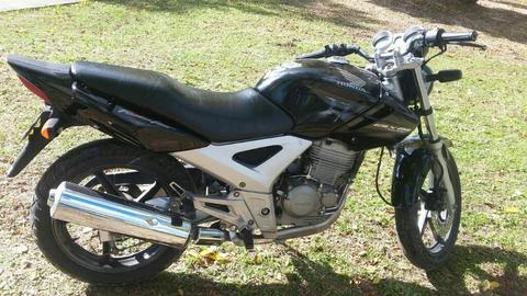 Vendo Permuto Honda Twister por Honda O