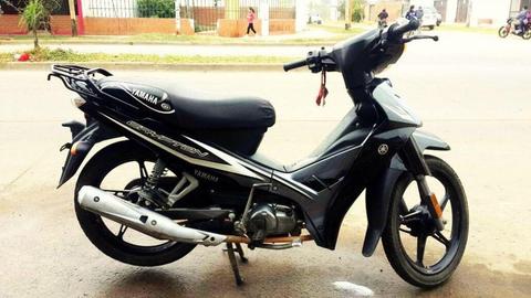 VENDO Yamaha New Crypton MOD 2013 Todos los papeles lista para transferir ! Recibo Honda o Yamaha