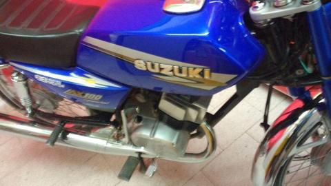 VENDO O PERMUTO SUZUKI AX 100. 2016