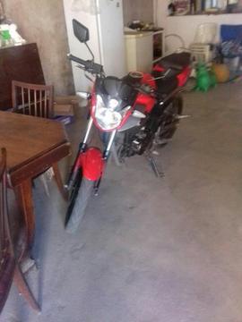 Vendo Moto Modelo 2015