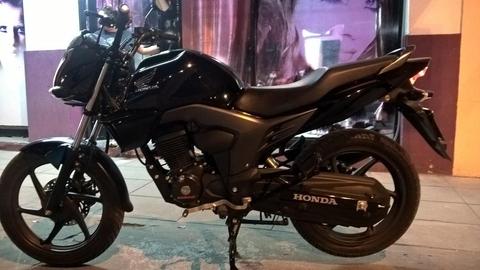 Honda Invicta 150 Color Negro (como Nueva)